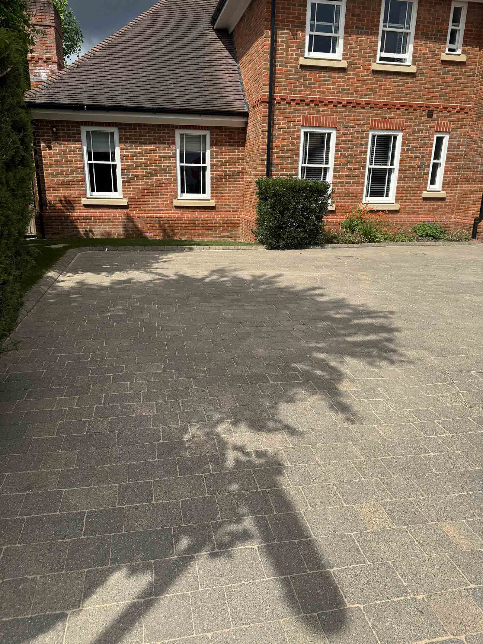 Block paving driveway cleaning and restoration in Weybridge