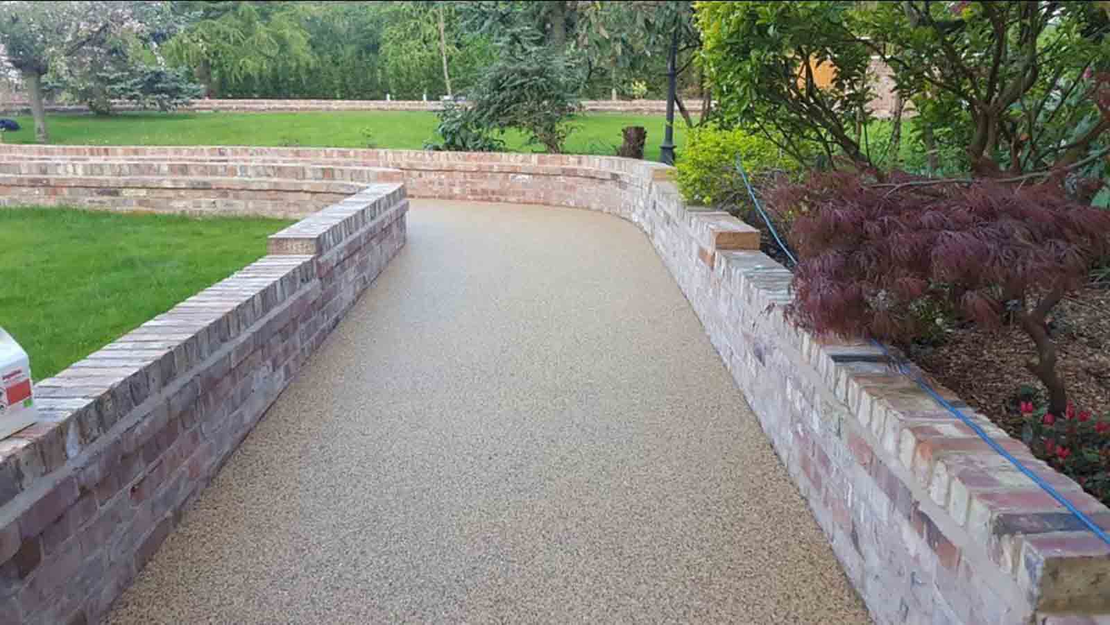 Resin bound garden path surfacing in Weybridge